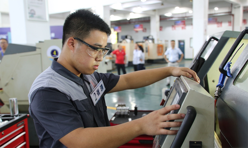 开云·体育,开云（中国）17岁小将夺得株洲市“技能天下”数控车工决赛冠军