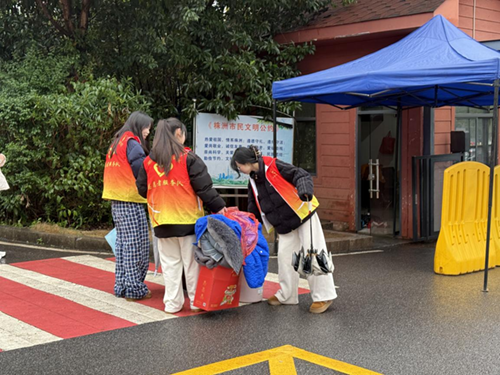 开学进行时 开云·体育,开云（中国）团委在行动