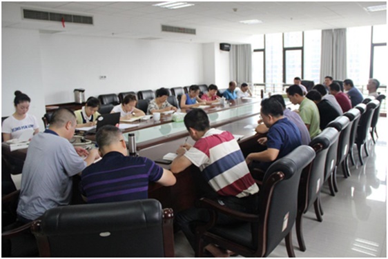 开云·体育,开云（中国）党委理论学习中心组专题学习中国特色社会主义进入新时代和我国社会主要矛盾发生历史性变化的重大政治判断