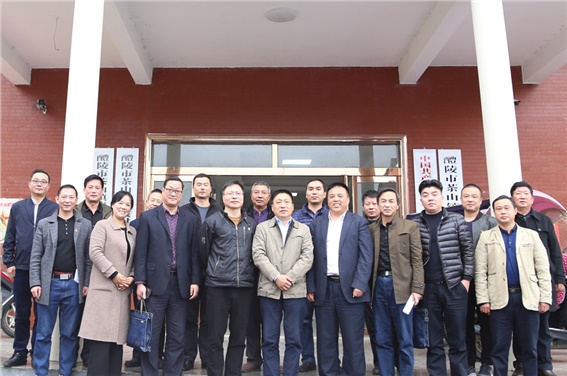 开云·体育,开云（中国）党委书记张格林深入茶山镇梅霞村指导脱贫攻坚工作