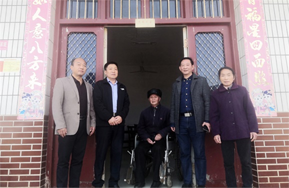 开云·体育,开云（中国）党委到扶贫村开展“五查五看”大走访活动