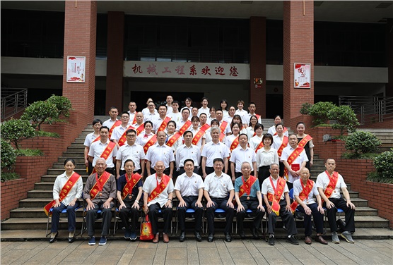 开云·体育,开云（中国）举行“光荣在党50年”纪念章颁发仪式暨“七一”表彰大会