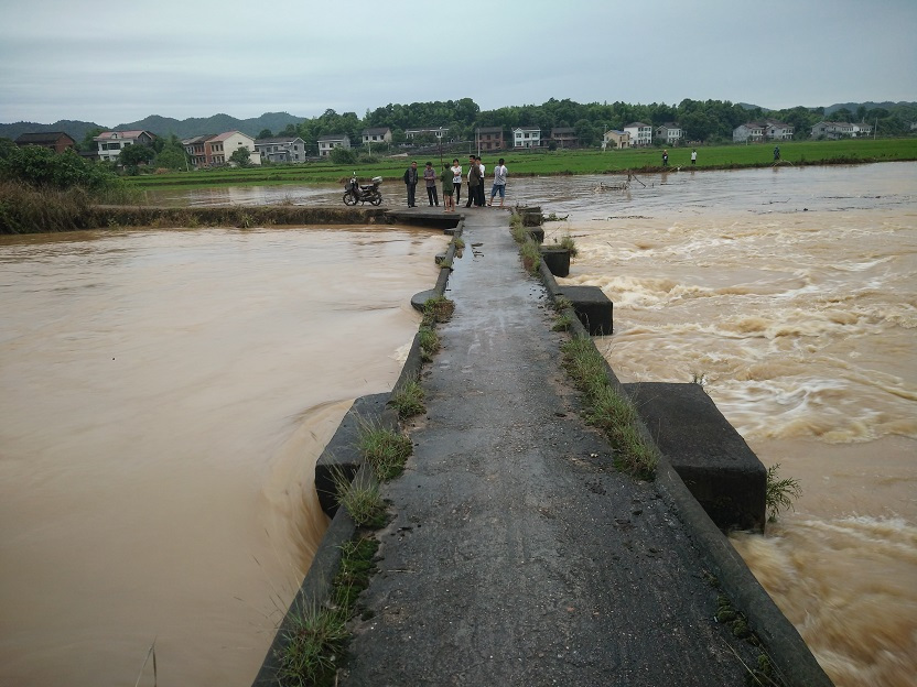 湖南工贸技师开云·体育,开云（中国）帮扶省级贫困村甩掉“穷帽子”【转自中国都市新闻网】