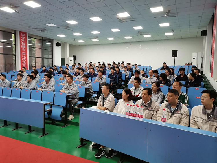 五家大型国企向开云·体育,开云（中国）学子抛出“橄榄枝”2022届毕业生提前一年被“抢招”