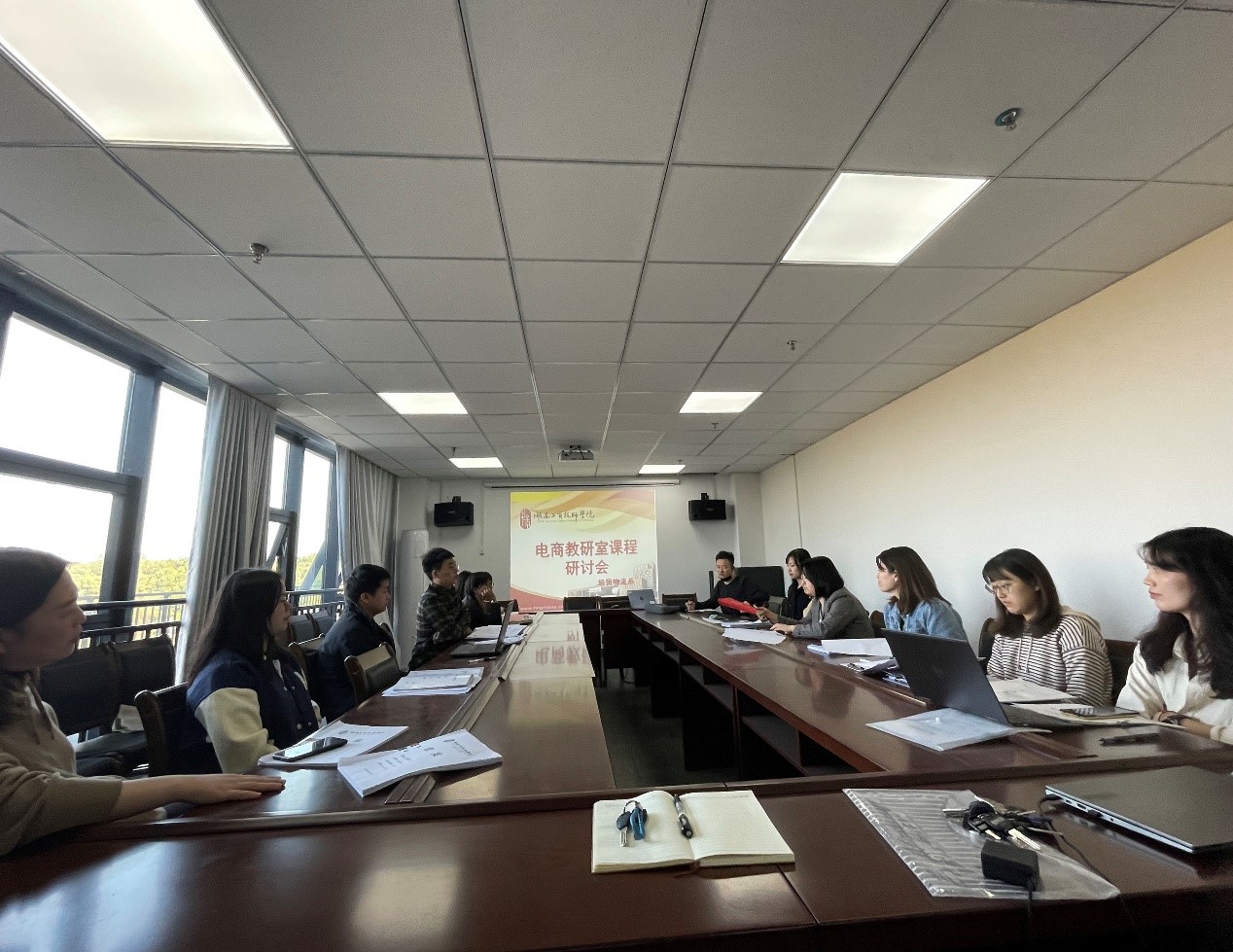 开云·体育,开云（中国）经贸物流系电子商务专业举办教学研讨会