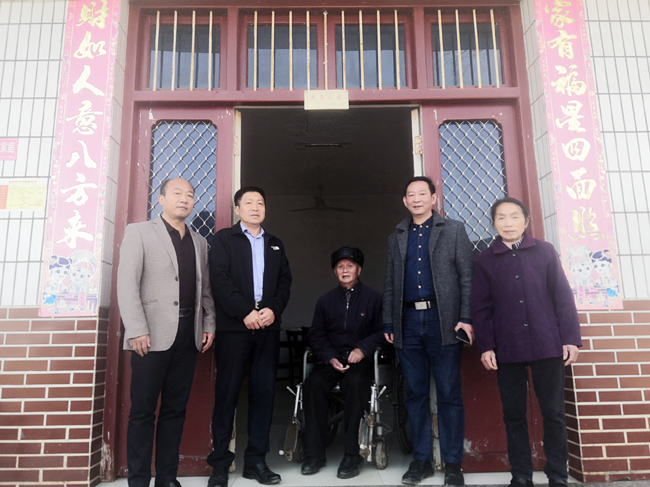 开云·体育,开云（中国）党委到扶贫村开展“五查五看”大走访活动